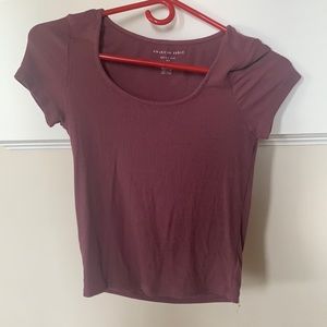 American eagle- maroon/ purple ribbed tee